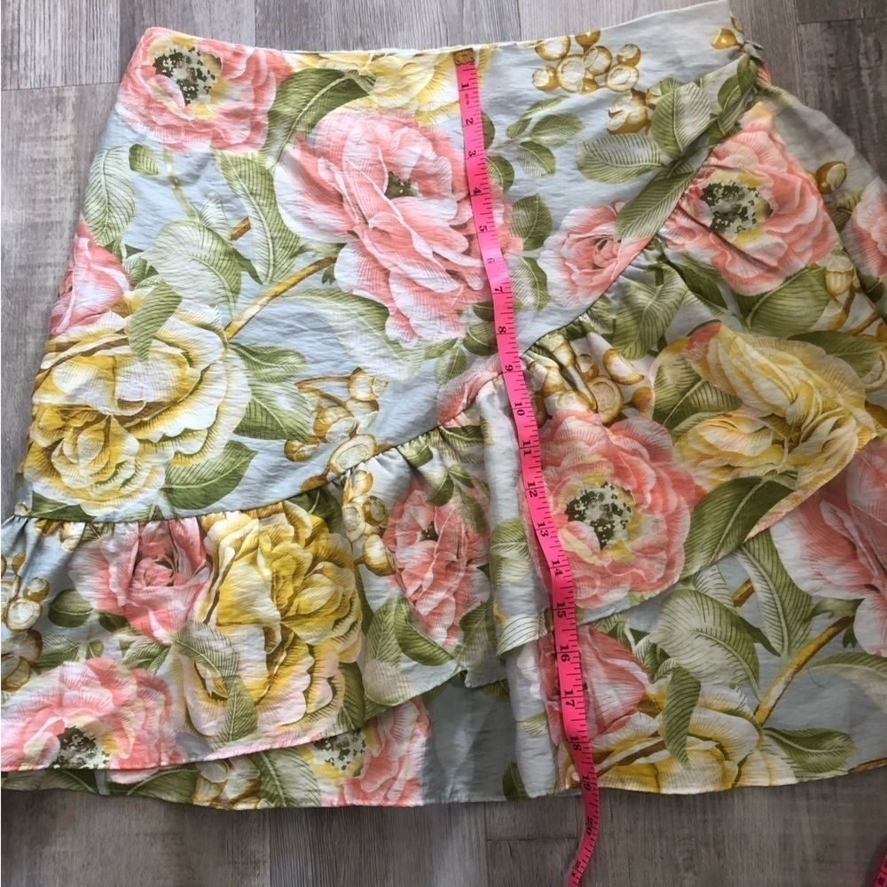 NWT Express High Waisted Asymmetrical Ruffle Mini Skirt in size 12 - Picture 12 of 12